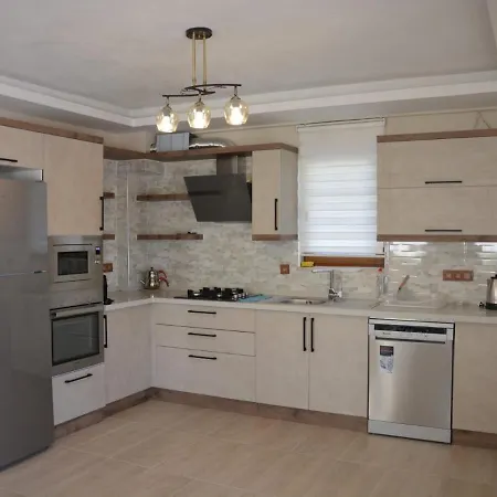Stunning 4-bed Konak Private & Pool 무글라